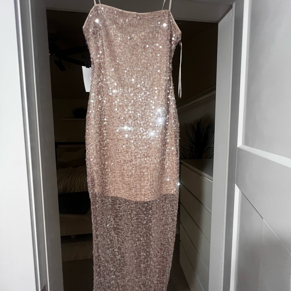 ASTR The Label XS  Sequin Midi Dress